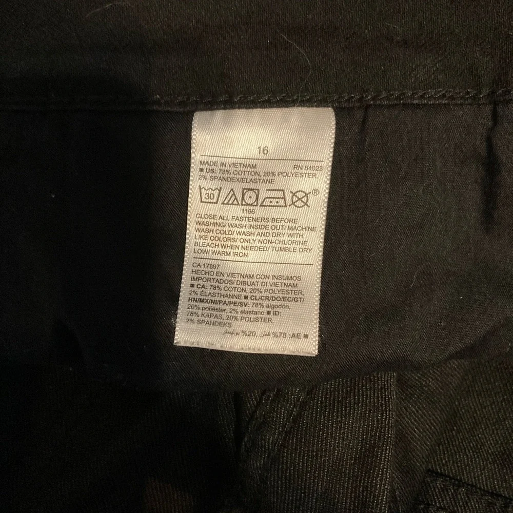 Old Navy Black Super Skinny Jeans - Picture 2 of 5